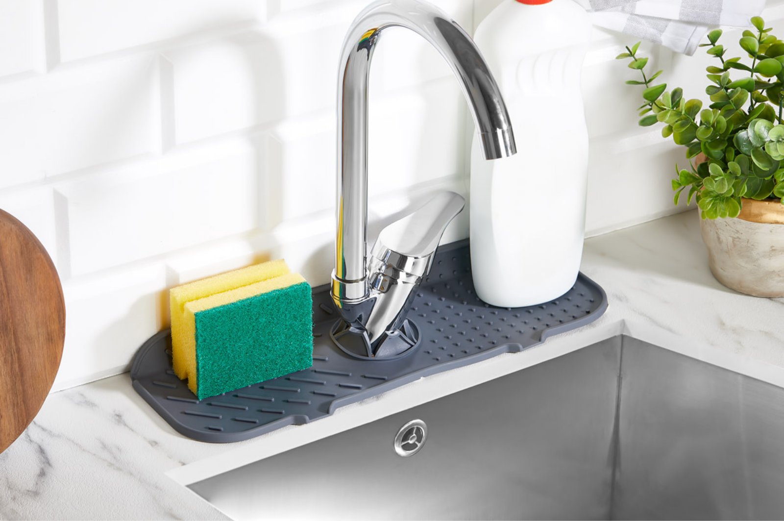 Antalya’da Su Kaçaklarına Anında Müdahale Eden Tesisat Ekibi